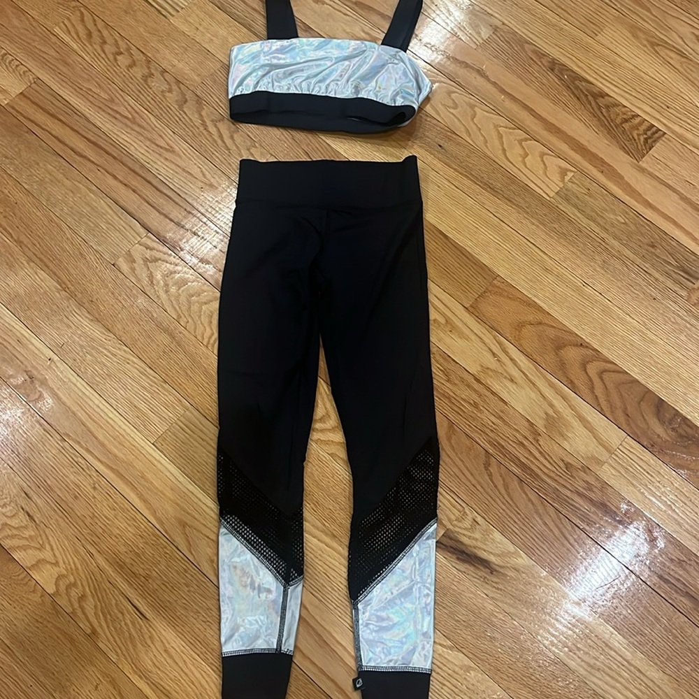 NWOT statement holographic leggings and sports bra.